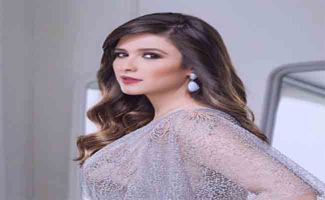 ياسمين عبد العزيز تطل على جمهورها