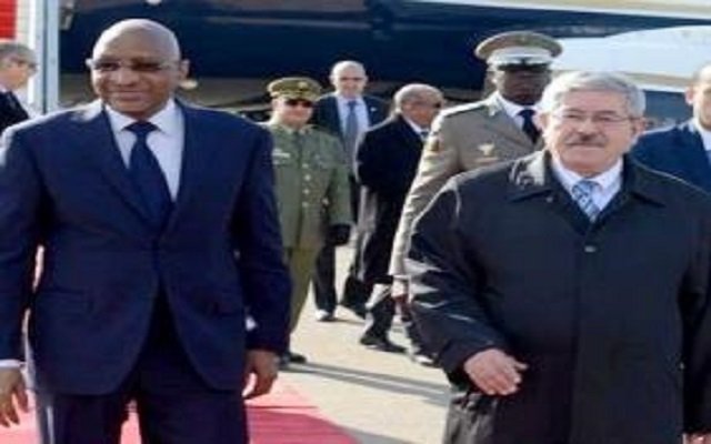 بالتزامن مع زيارة أويحيى لمالي الجيش يكشف  مخبأ للأسلحة في حدود مع المالي