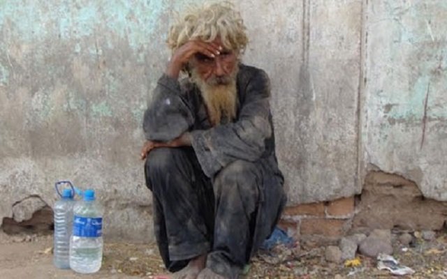 أغنى رجل في العالم يتبرع بملياري دولار للمتشردين