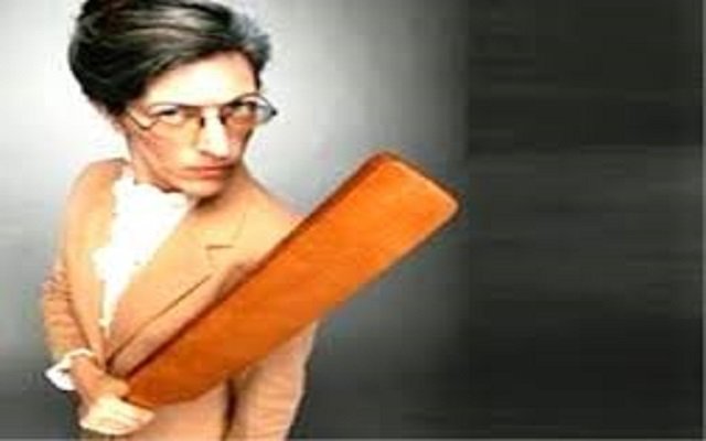 مدرسة أمريكية تستعين بالعصا لتأديب طلابها