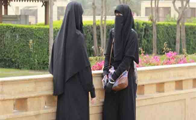 قرار منع الموظفات من ارتداء النقاب في أماكن العمل يثير جدلا واسعا
