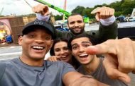 ويل سميث يخرج من مصباح 