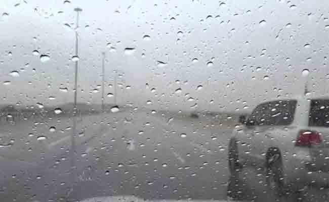 أمطار رعدية غزيرة اليوم الأحد بالعديد من مناطق الوطن