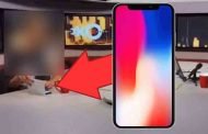 مضيفة تلفزيونية تعمل لدى سامسونج مهددة بدفع 1,6 دولار بسبب استخدام هاتفها أي فون X في أحد مقابلاتها