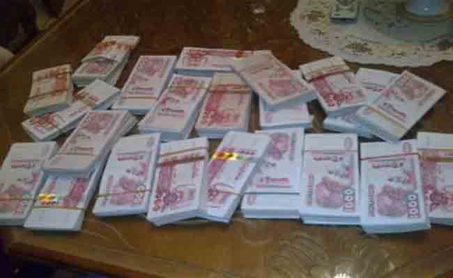 فتاة تسلب كهلا 550 مليونا بهذه الطريقة!