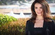 سونغول أودين تنقل مسلسلها الجديد الى كان ..وتلتقط صورة تذكارية مع نجم La casa de papel