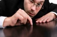 ما هي العوامل التي تؤدي إلى الإصابة بالوسواس؟