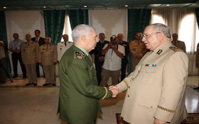 الفريق احمد بوسطيلة ترك ثروة خيالية لذلك تم إيداع خمسة ألوية وعقيد الحبس