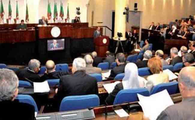 مجلس الأمة يصادق بالأغلبية على مشروع قانون المالية لسنة 2019
