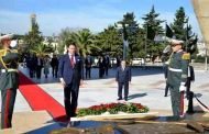 رئيس مجلس الوزراء الإيطالي يصل الجزائر و يترحم على أرواح شهداء الثورة التحريرية المجيدة