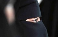 طرد أستاذ لطالبة من قاعة المحاضرات بسبب 