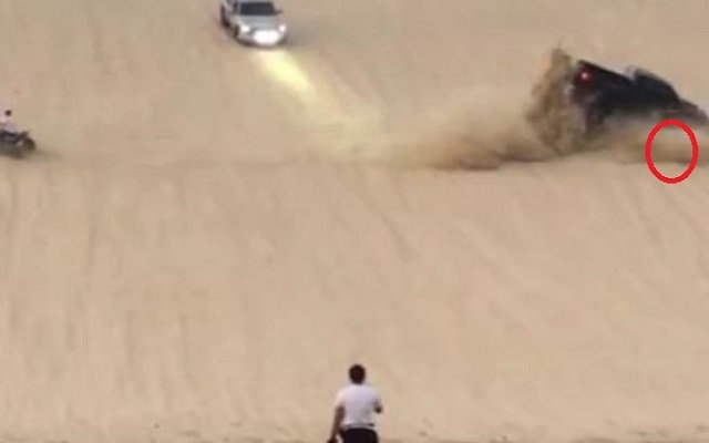 في قطر طفل يسحق بسيارته الضخمة رجل أربعيني