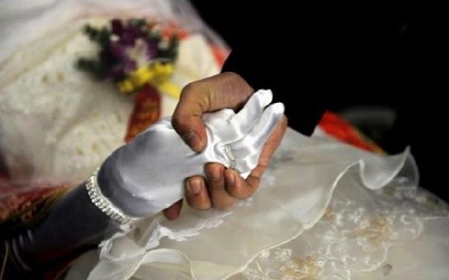 ليوفي بوعده  تزوج حبيبته المتوفاة