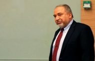 وقف إطلاق النار في غزة يتسبب باستقالة وزير الدفاع الإسرائيلي