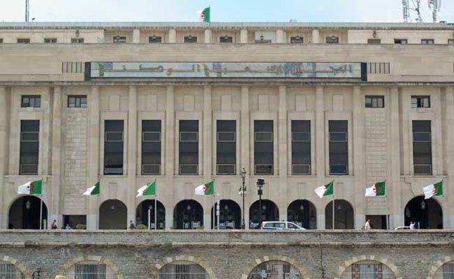البرلمان يصادق على عدد من مشاريع القوانين الهامة و نشاط مكثف للدبلوماسية البرلمانية