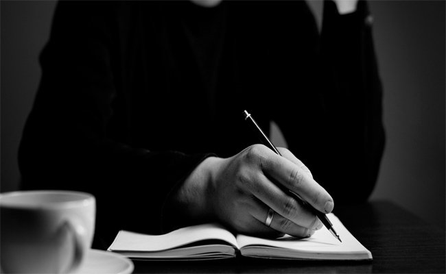 الشاعر جمال الدين الواحدي يفتك الجائزة الأولى في الشعر العربي الفصيح بمستغانم