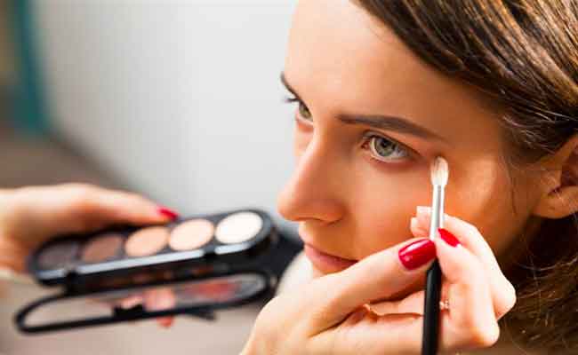 تنظيف ادوات المكياج ضرورة... فلا تهملي ذلك ابداً