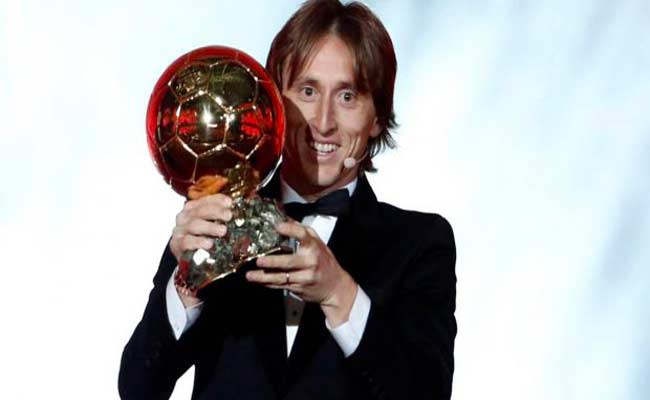 مودريتش يفوز بالكرة الذهبية 2018