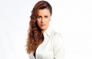 نور تشارك أكرم حسني 