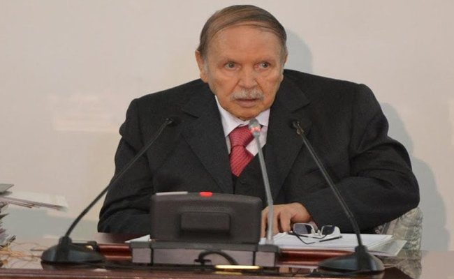 رئيس الجمهورية يترأس اجتماع مجلس الوزراء و يوقع على قانون مالية 2019