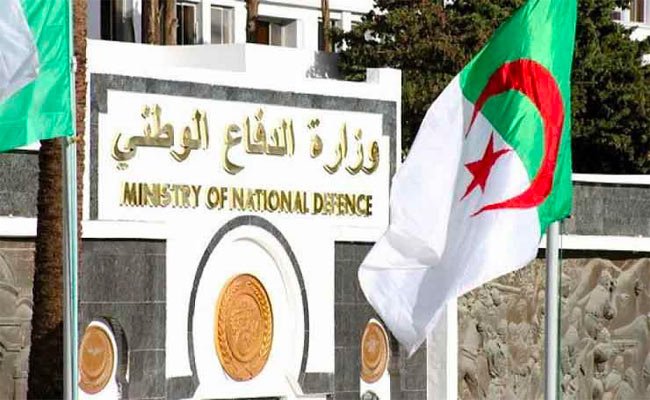 وزارة الدفاع تحذر و تتوعد متقاعدين عسكريين نشروا مقالات صحفية