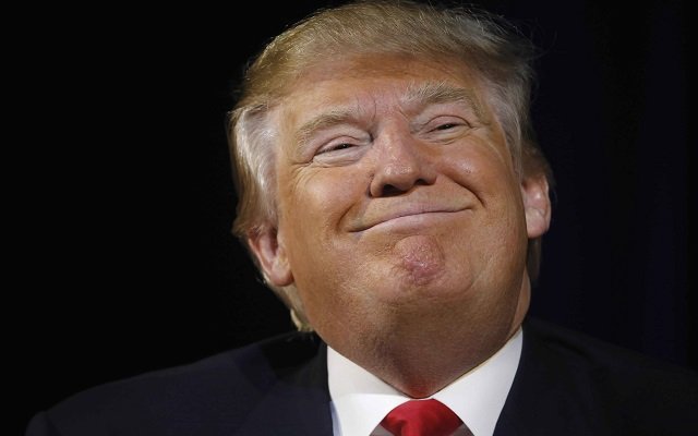 عندما تقوم بالبحث عن كلمة أحمق سيظهر لك  ترامب