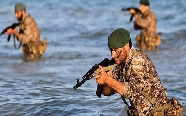 بعد دخول حاملة طائرات أمريكية الخليج الحرس الثوري الإيراني يجري مناورات بحرية