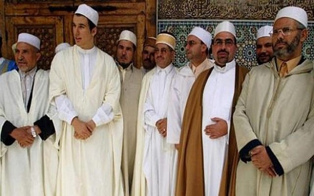 هل سيرتدي أئمة الجزائر السترات الصفراء