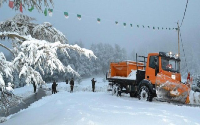 نشرة تحذيرية مع استمرار الثلوج والأمطار بالتساقط