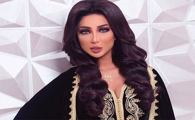 دنيا بطمة تهدي الجمهور المصري