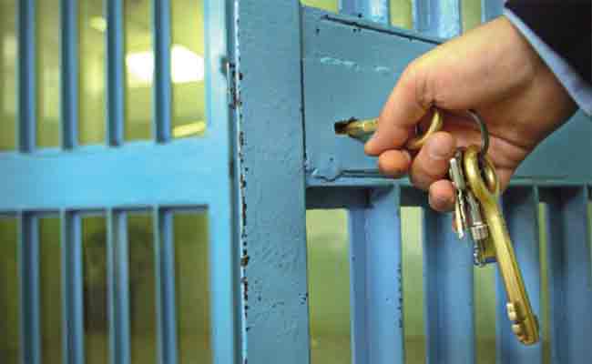 الحكم بـ20 سنة على شاب قتل أخته بسكيكدة
