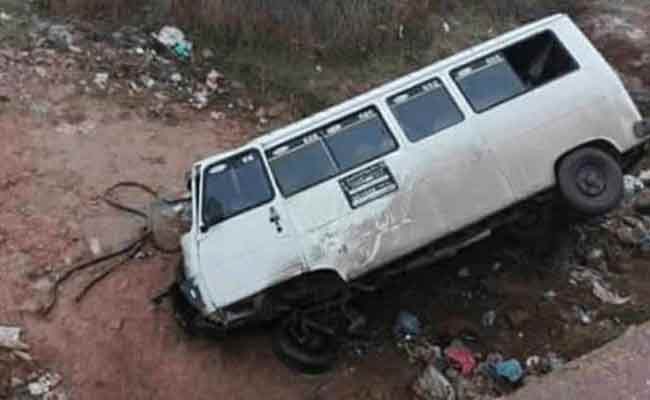 اصطدام شاحنة بمركبة سياحية يخلف 4 قتلى و جريحين بقالمة