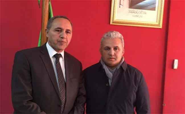 فنانون جزائريون يتسلمون 10293 بطاقة مهنية