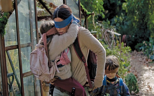 تحدي (معصوب العينين )Bird Box Challenge يجتاح العالم
