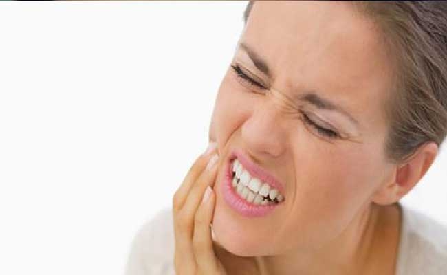 طرق منزلية لتسكين ألم الأسنان