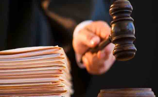 متابعة رئيس بلدية و ابنه و 6 أشخاص آخرين بتهم تبديد المال العام و التزوير