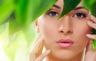 حمض الجليكوليك (Glycolic Acid) مكوّنٌ سيغيّرُ بشرتكِ جذريّاً... ٳكتشفي كلّ فوائده!