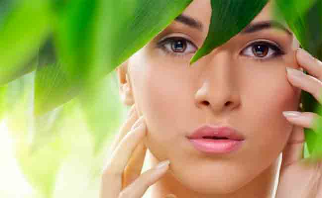 حمض الجليكوليك (Glycolic Acid) مكوّنٌ سيغيّرُ بشرتكِ جذريّاً... ٳكتشفي كلّ فوائده!