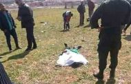 التلميذ ياسين يودع عالمنا الصغير بأحلام كبيرة في عز الحراك الشعبي و هو يحاول تعليق العلم الوطني