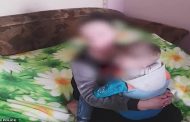 من أجل المال أم تعاشر طفلها دو 4 سنوات وتحوله لبطل أفلام إباحية