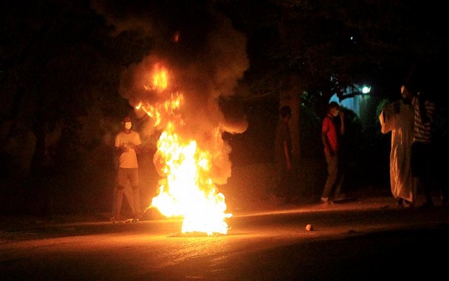 الشعب السوداني للبشير ارحل يعني ارحل