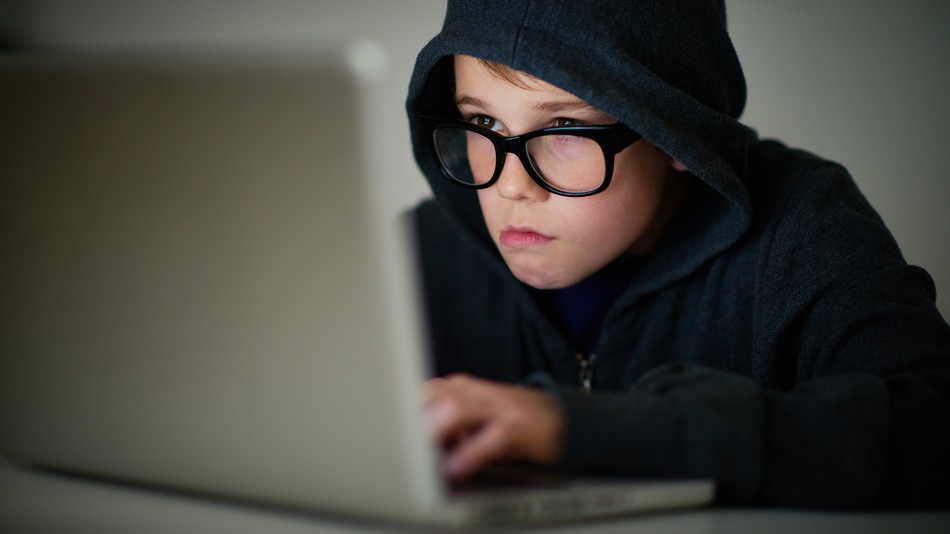 تمكن هؤلاء الهاكرز الصغار من تجاوز نظام التعرف على الوجه الخاص بحاسوب والدهم