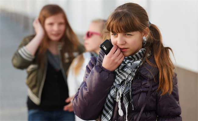 ما الذي يسبب تقلب المزاج عند المراهقين؟