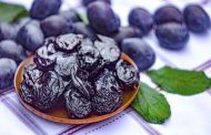 البرقوق المجفف... علاج طبيعي للإمساك