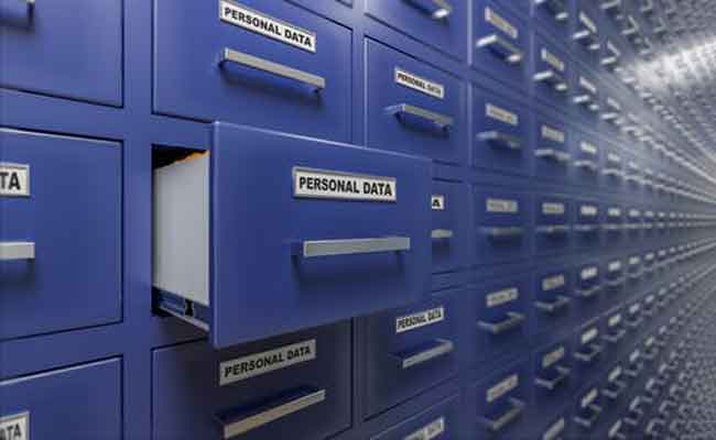 فايسبوك قام بتحميل قوائم الإتصال الخاصة بـ 1,5 مليون مستخدم عن طريق الخطأ...