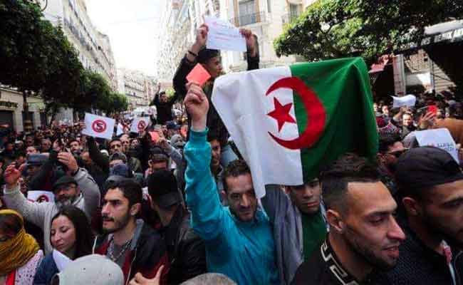 الحراك الشعبي في جمعته العاشرة : إصرار على رحيل رموز النظام