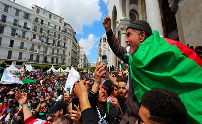 الجمعة التاسعة من الحراك : جمعة الصمود في وجه النظام و رموزه