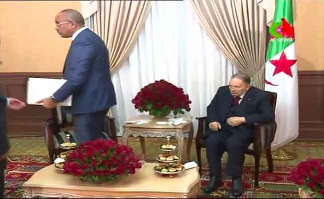 بوتفليقة يعين أعضاء حكومة بدوي