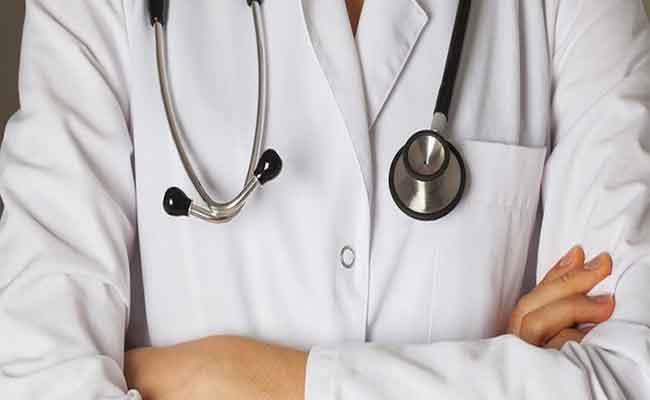 احتجاج موظفي مديرية الصحة بالبويرة