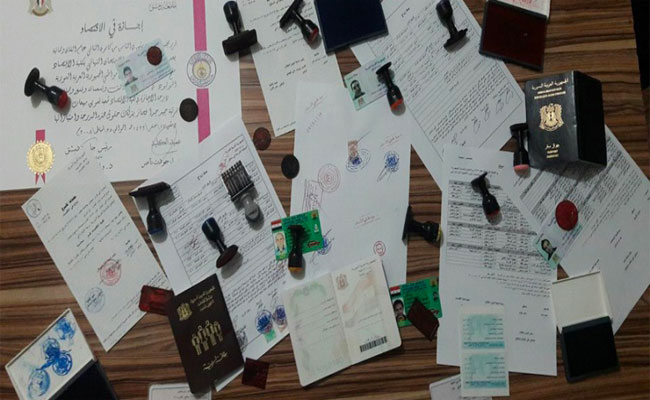أمن تيبازة يطيح بسبعيني متورط في تزوير وثائق رسمية و تقليد أختام الدولة